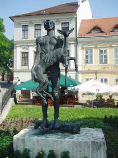 Győr, Bécsi kapu tér 06. előtt.jpg Győr, Bécsi kapu tér 06. előtt.jpg