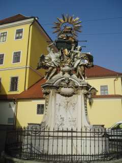 Győr, Gutenberg tér. Frigyláda.jpg Győr, Gutenberg tér. Frigyláda.jpg