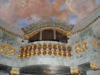 Nagycenk, Mauzóleum. Orgonakarzat.jpg Nagycenk, Mauzóleum. Orgonakarzat.jpg