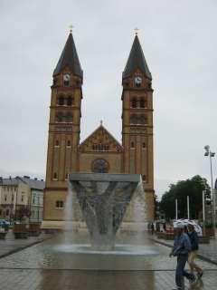 Nyíregyháza, Kossuth tér: r. k. templom.jpg Nyíregyháza, Kossuth tér: r. k. templom.jpg