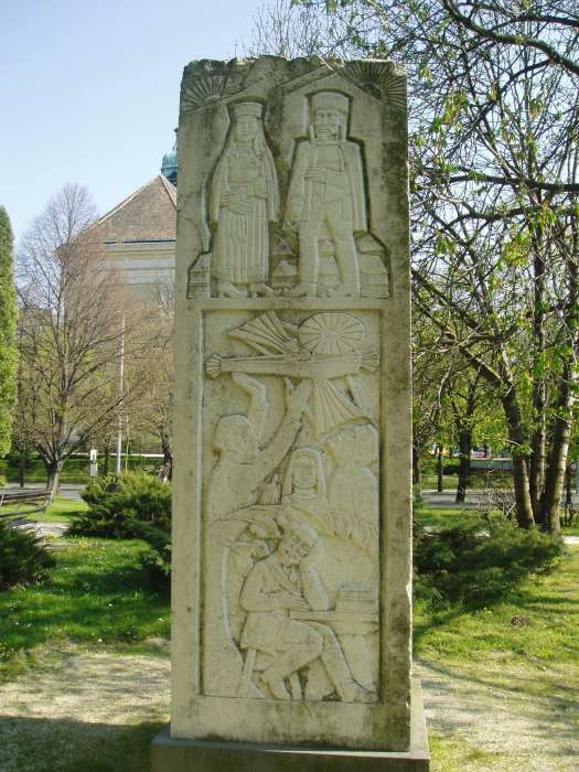 Pápa, Fő tér 01-03. Jókai oszlop 3.kép.jpg Pápa, Fő tér 01-03. Jókai oszlop 3.kép.jpg