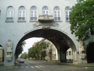 Szeged, Aradi vértanúk tere: Hősök kapuja 1.kép.jpg Szeged, Aradi vértanúk tere: Hősök kapuja 1.kép.jpg
