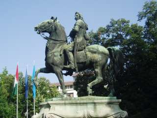 Szeged, Aradi vértanúk tere: Rákóczi lovasszobra.jpg Szeged, Aradi vértanúk tere: Rákóczi lovasszobra.jpg